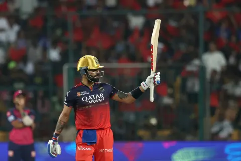 आईपीएल 2025: कोहली ऑरेंज कैप दौड़ में दूसरे स्थान पर, हेजलवुड ने पर्पल कैप में जगह बनाई - IPL News